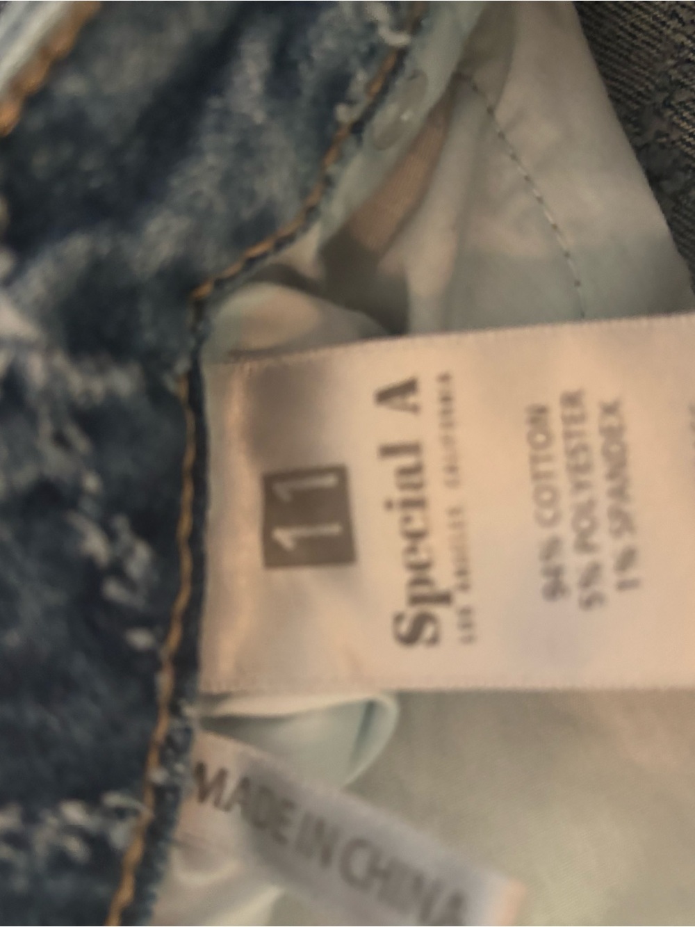 Diamond-Pattern Light Blue Flare Jeans - Picture 5 of 6